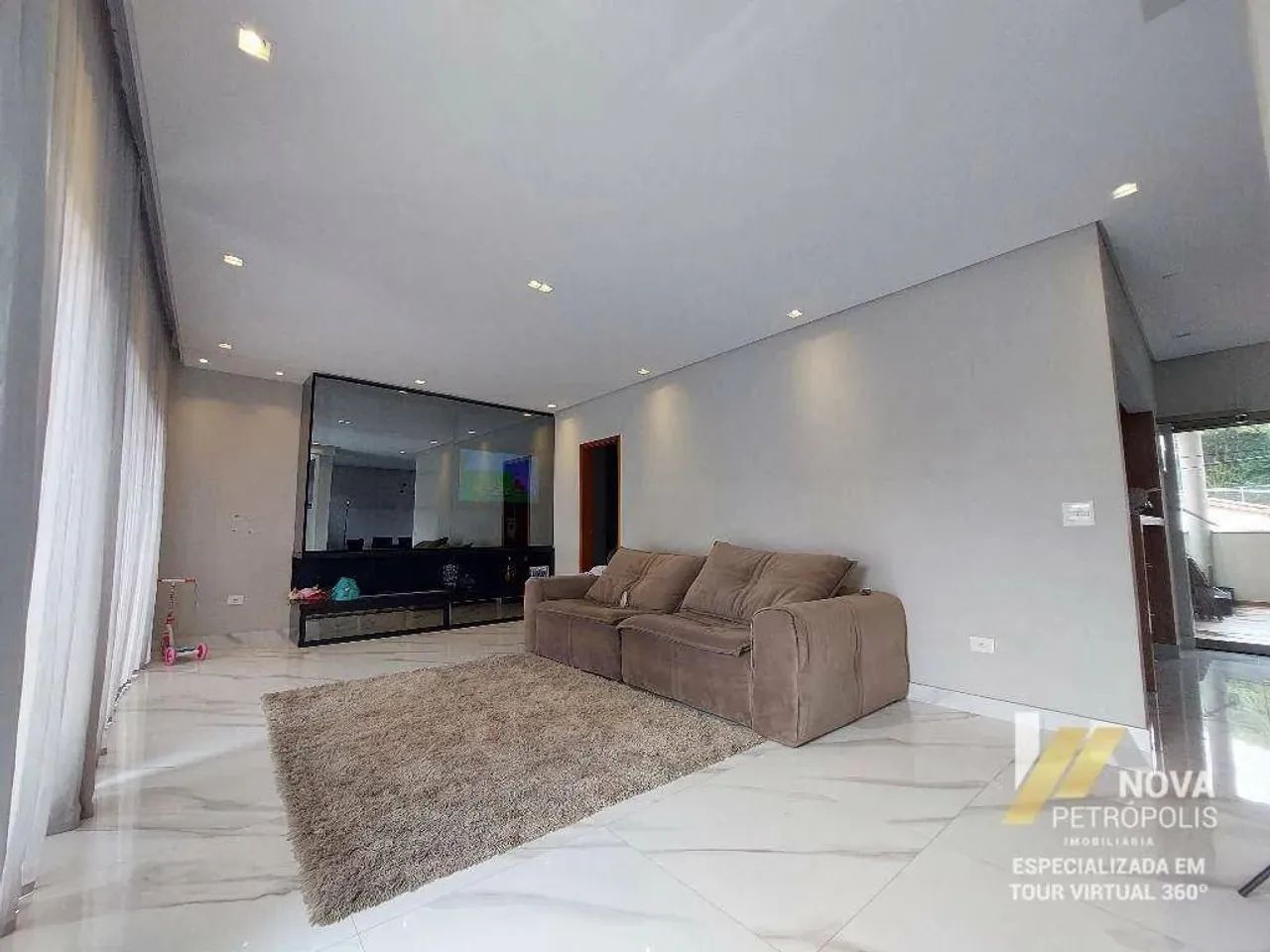 Sobrado com 3 dormitórios à venda, 336 m² por R$ 1.800.000,00 - Ferrazópolis - São Bernard