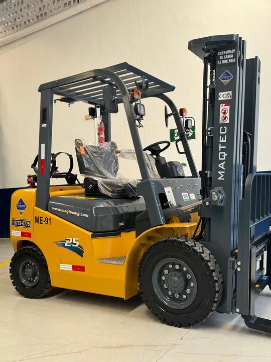 Empilhadeira Plasnox| A gás| torre triplex| Nova