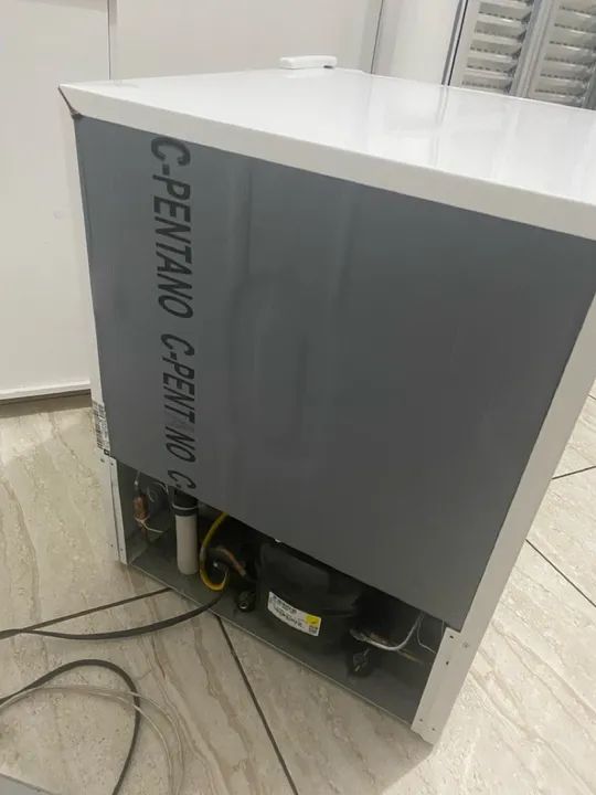 Frigobar Electrolux 80 Litros com Porta Latas Branco 127v - Foto 5