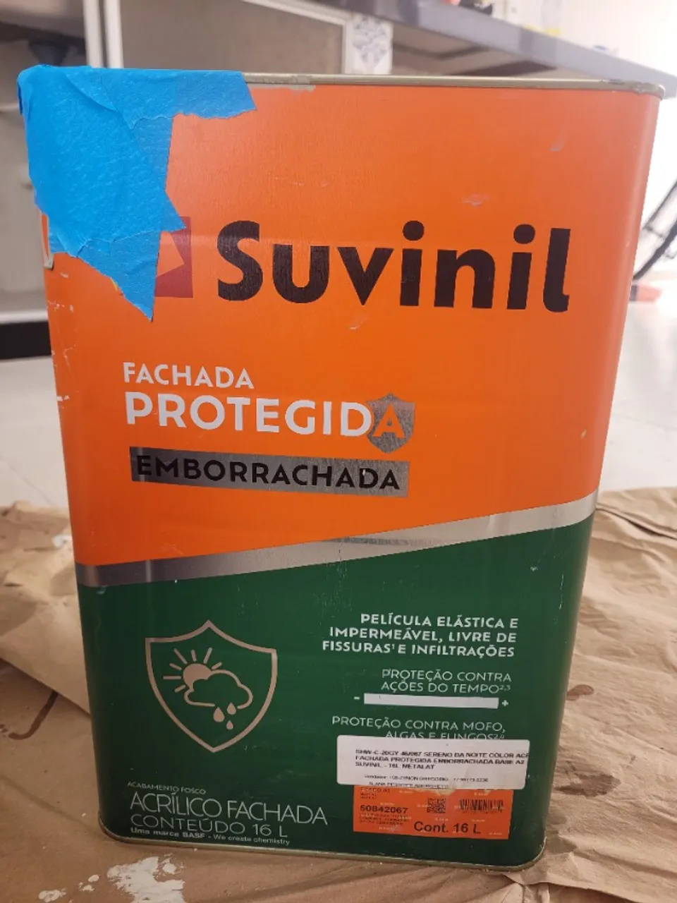 Lata de tinta suvinil