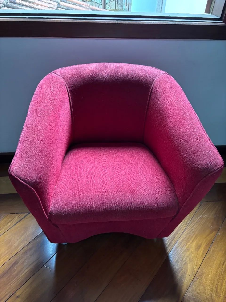 Poltrona Vermelha Clássica Vintage