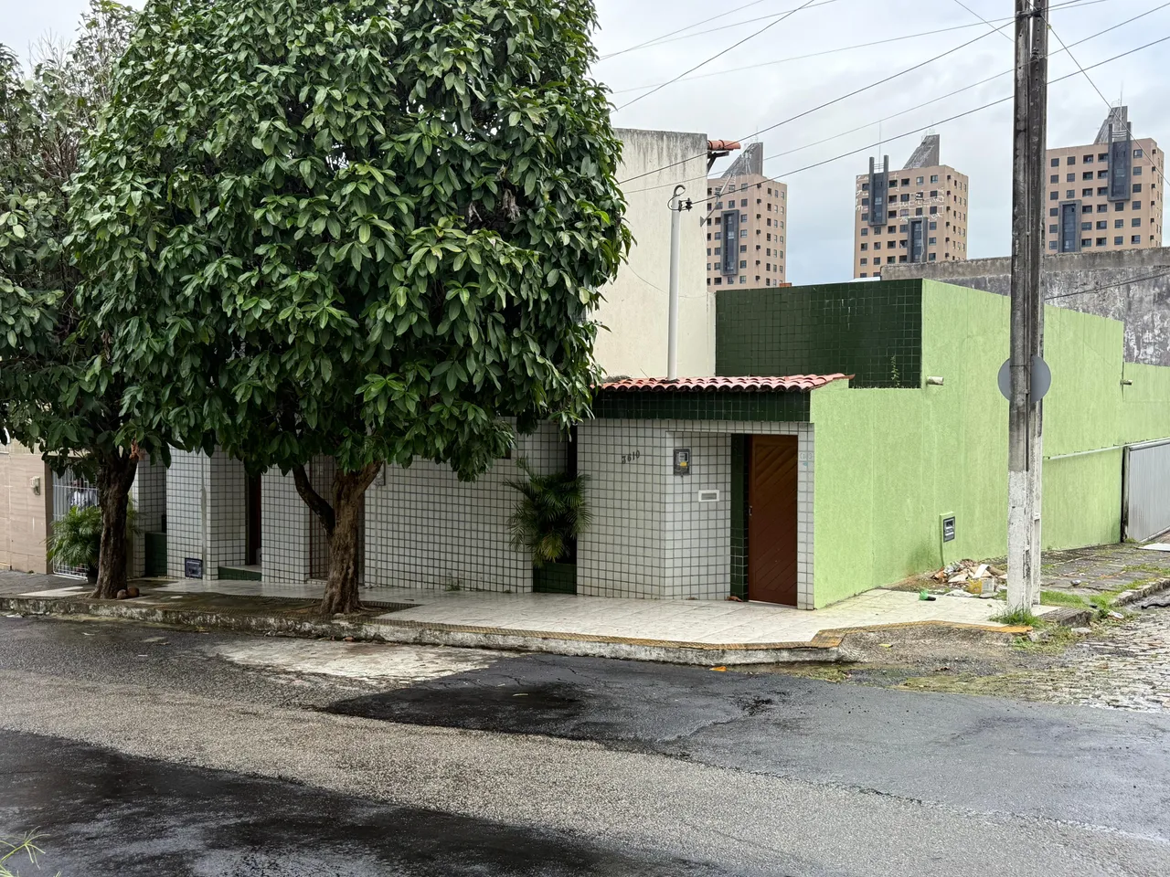 Casa com 3 quartos, 165 m², aluguel por R$ 2.000/mês- Rua Valdir Targino - Candelária - Na
