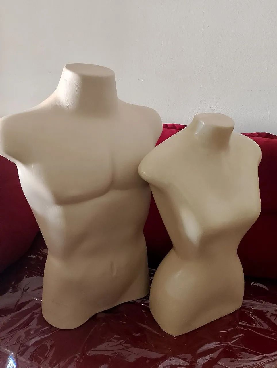 06 manequins(3 feminino e 3 masculino) - Foto 2