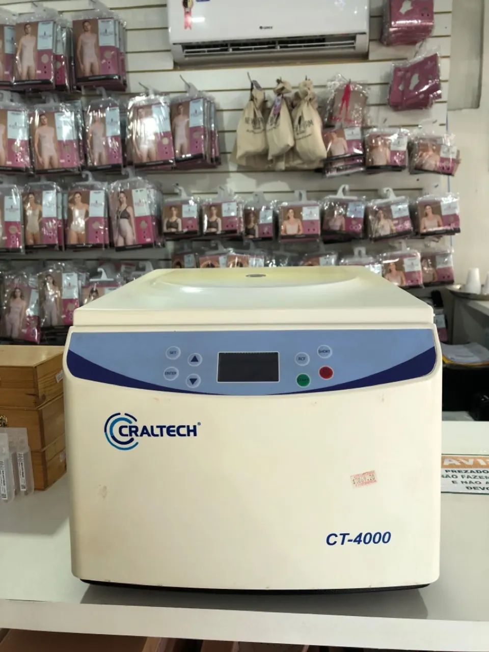Centrífuga de Bancada Craltech (CT-4000 110V / CT- 4000 220V)