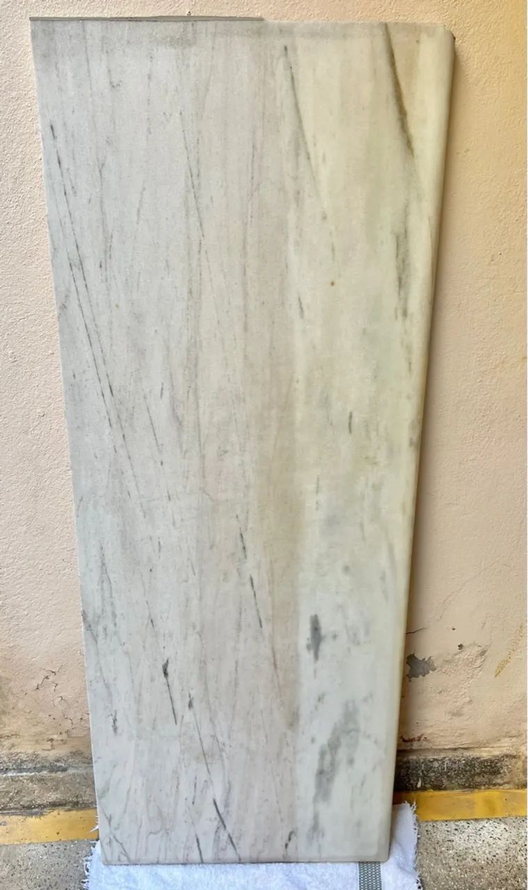 Tampo de mesa em mármore branco