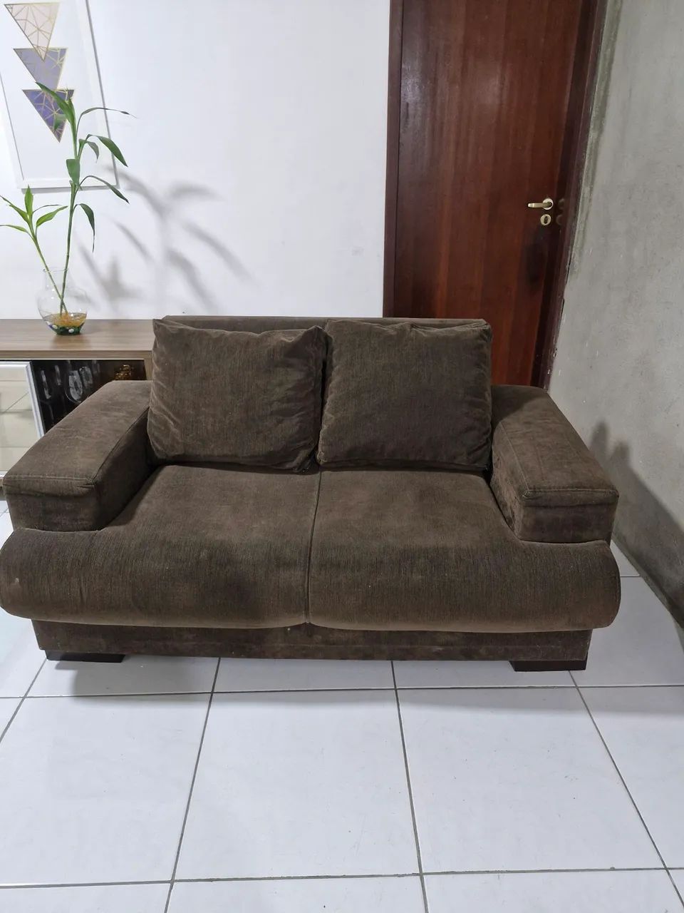 Sofá marrom confortável e espaçoso - Foto 2