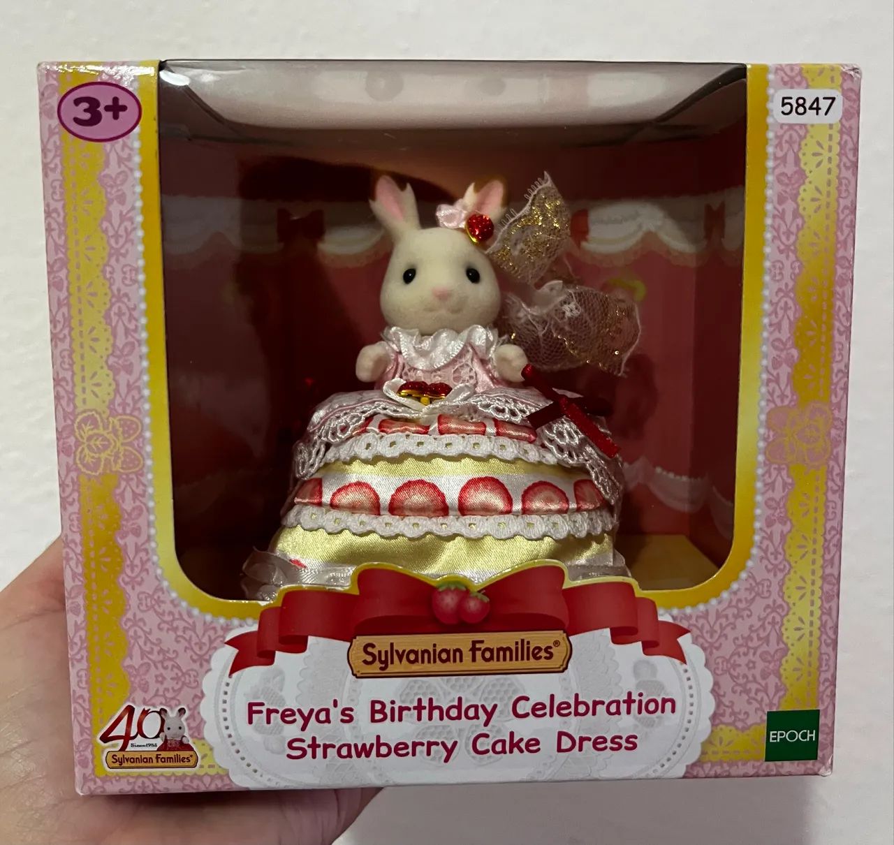 (Novo/Lacrado) Sylvanian Families Aniversário da Freya - Vestido Bolo de Morango