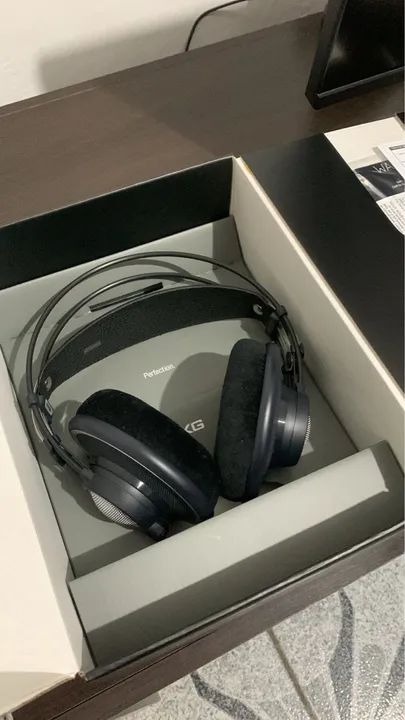 Fone de Ouvido de Referência AKG K702