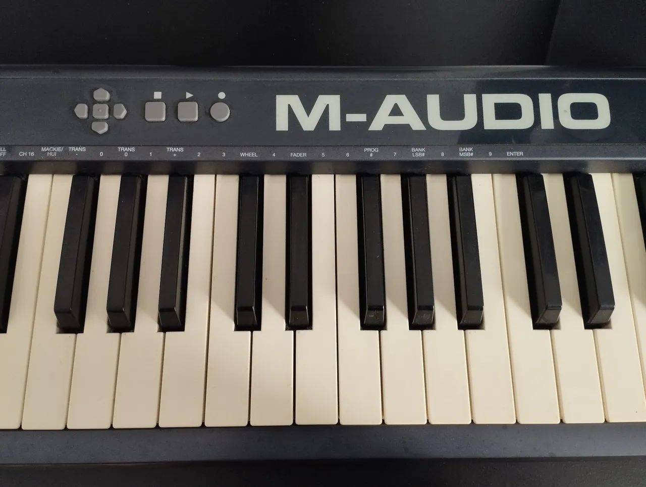 TECLADO CONTROLADOR MIDI M-AUDIO KEYSTATION 61 - Foto 3