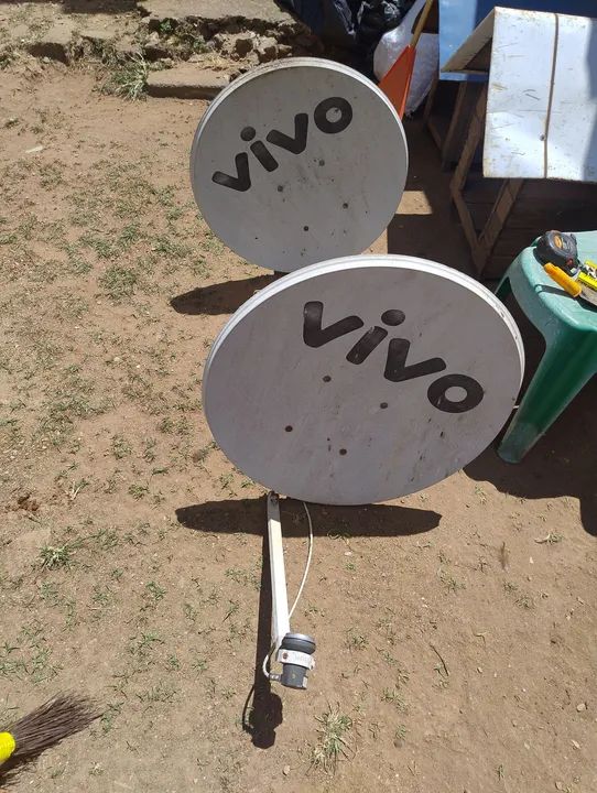2 Antenas Parabólicas Vivo