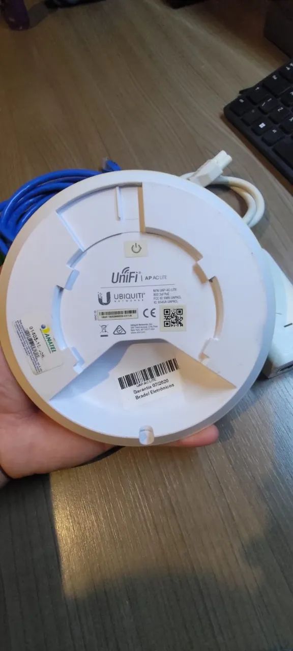 Ubiquiti UAP-AC-LITE BR - Wi-Fi Rápido + 2 Cabos de Rede de Brinde - Foto 2