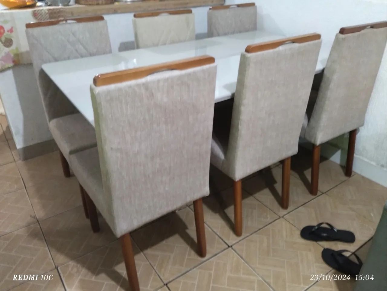 Mesa de Jantar com 6 Cadeiras de madeira 