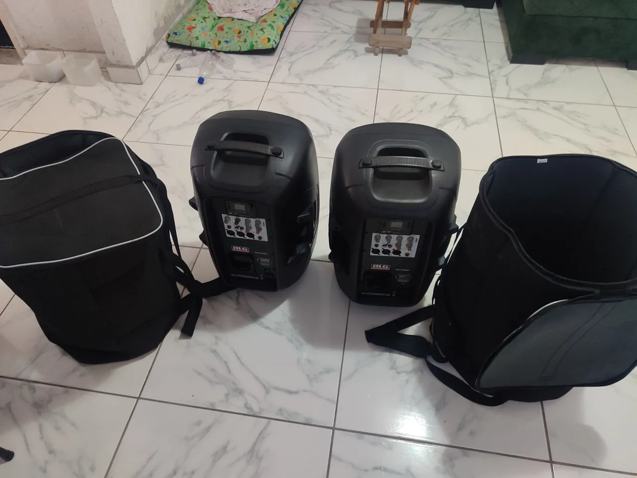Caixas de Som Ativas BLG 12'' com Cases