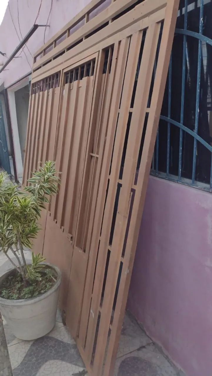 Selling gate in perfect condition64717311224706120