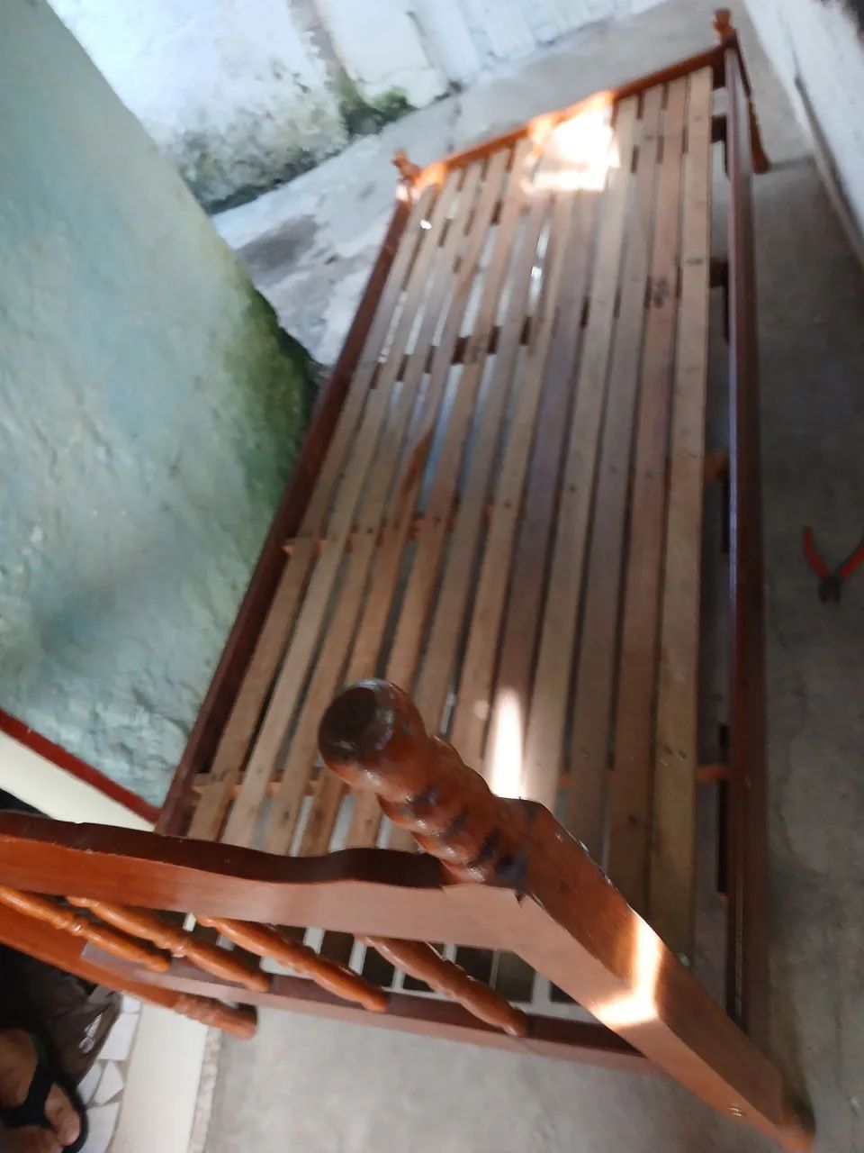 Cama de madeira maciça  com  colchão - Foto 4
