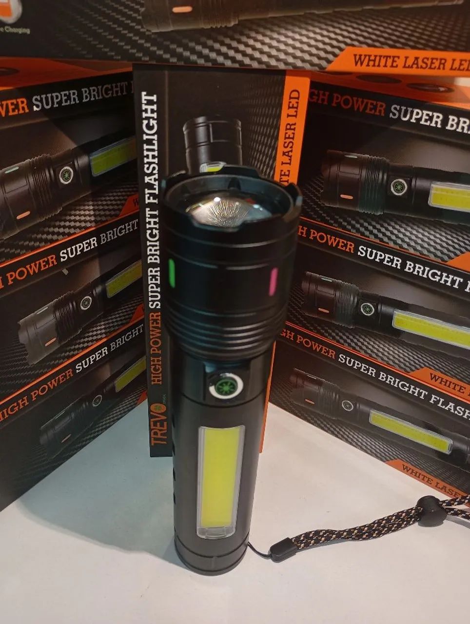 Lanterna Recarregável Trevo High Power Super Bright Flashlight - LED Branco - Foto 4
