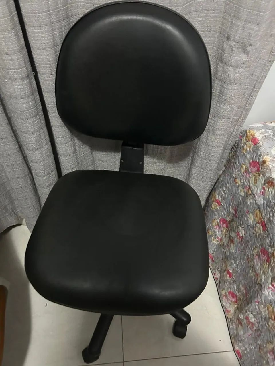 DUAS CADEIRAS DE ESCRITÓRIO64861129068418123