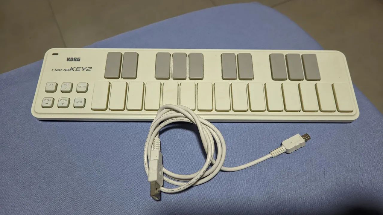 Controlador MIDI Teclado Korg nanoKEY2 25 teclas