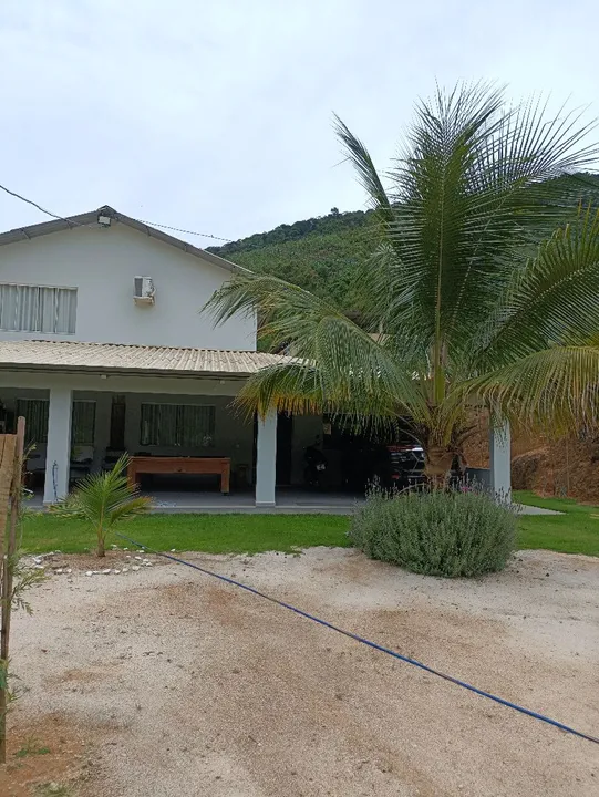 BELÍSSIMO SÍTIO EM BATATAL, DISTRITO DE ALFREDO CHAVES ES.