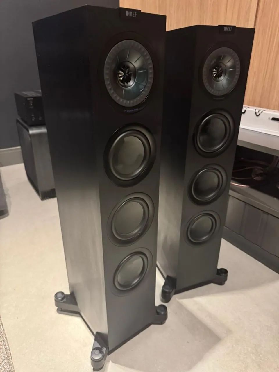 Par de Caixa de Som Torre KEF Q550 - HiFi para home theater