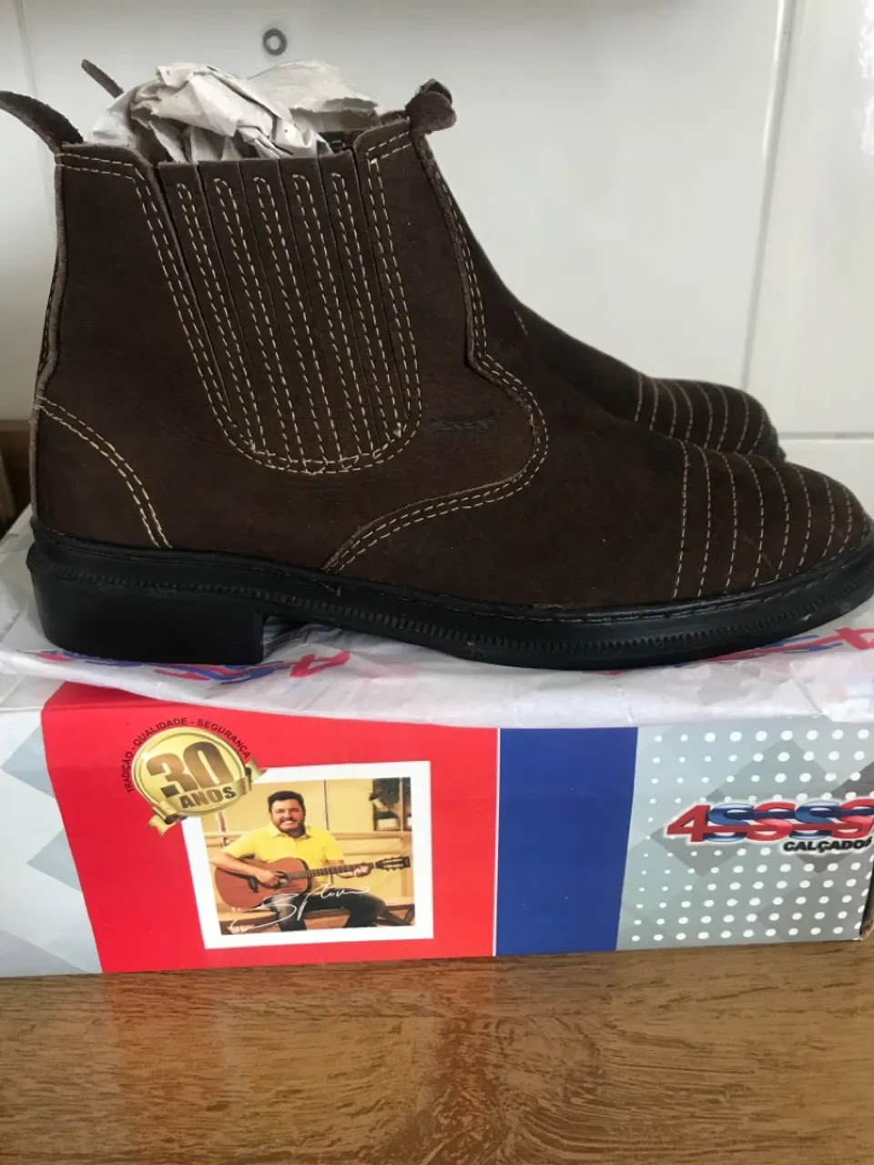 Bota Masculina em Couro - Conforto e Estilo Garantidos!