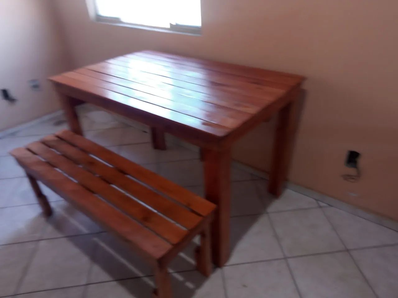 Mesa com dois bancos rústico 64299779019649123