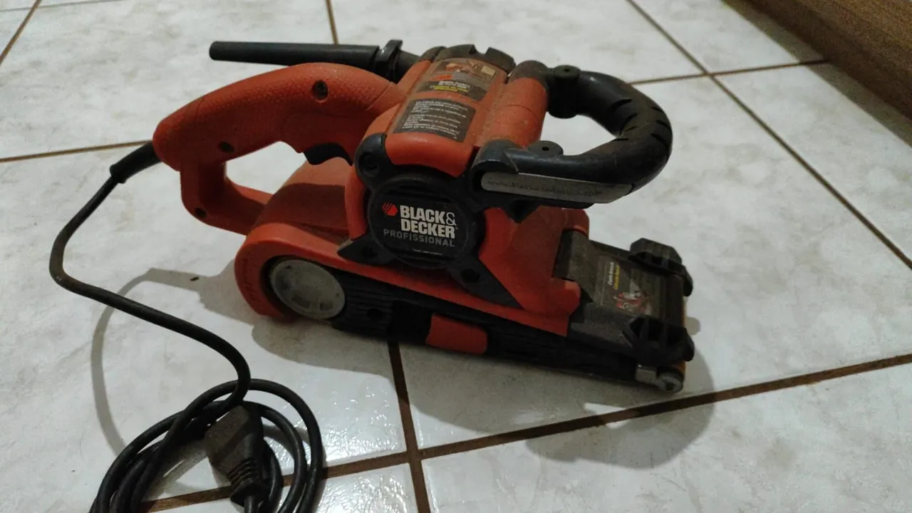 Lixadeira de Cinta Black & Decker