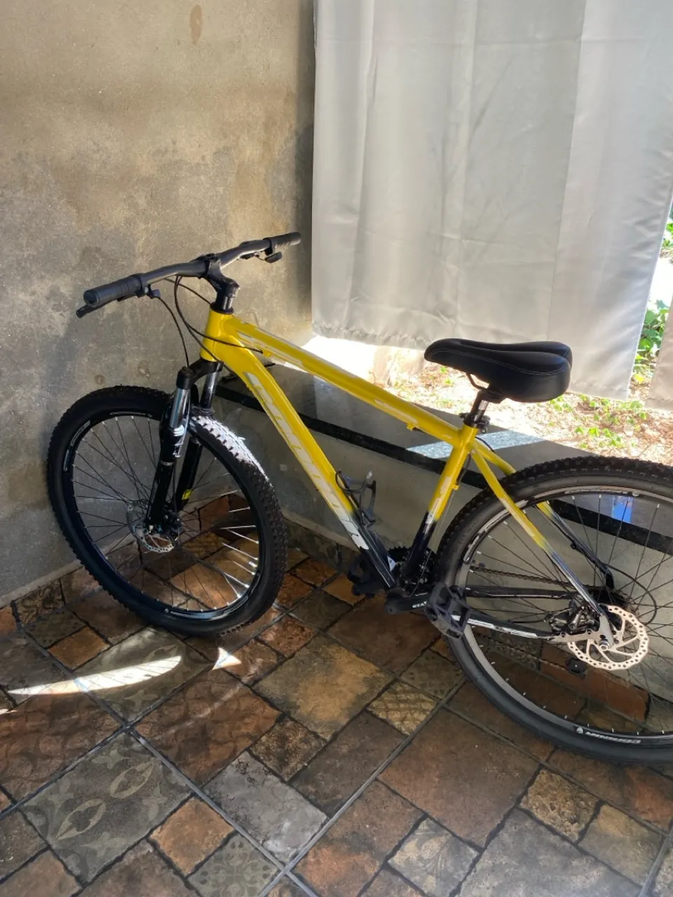 Bicicleta Mountain Bike Amarela