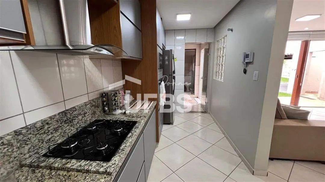 Vendo - Casa Térrea de rua em Avenida no Jardim América, com piscina - Foto 3