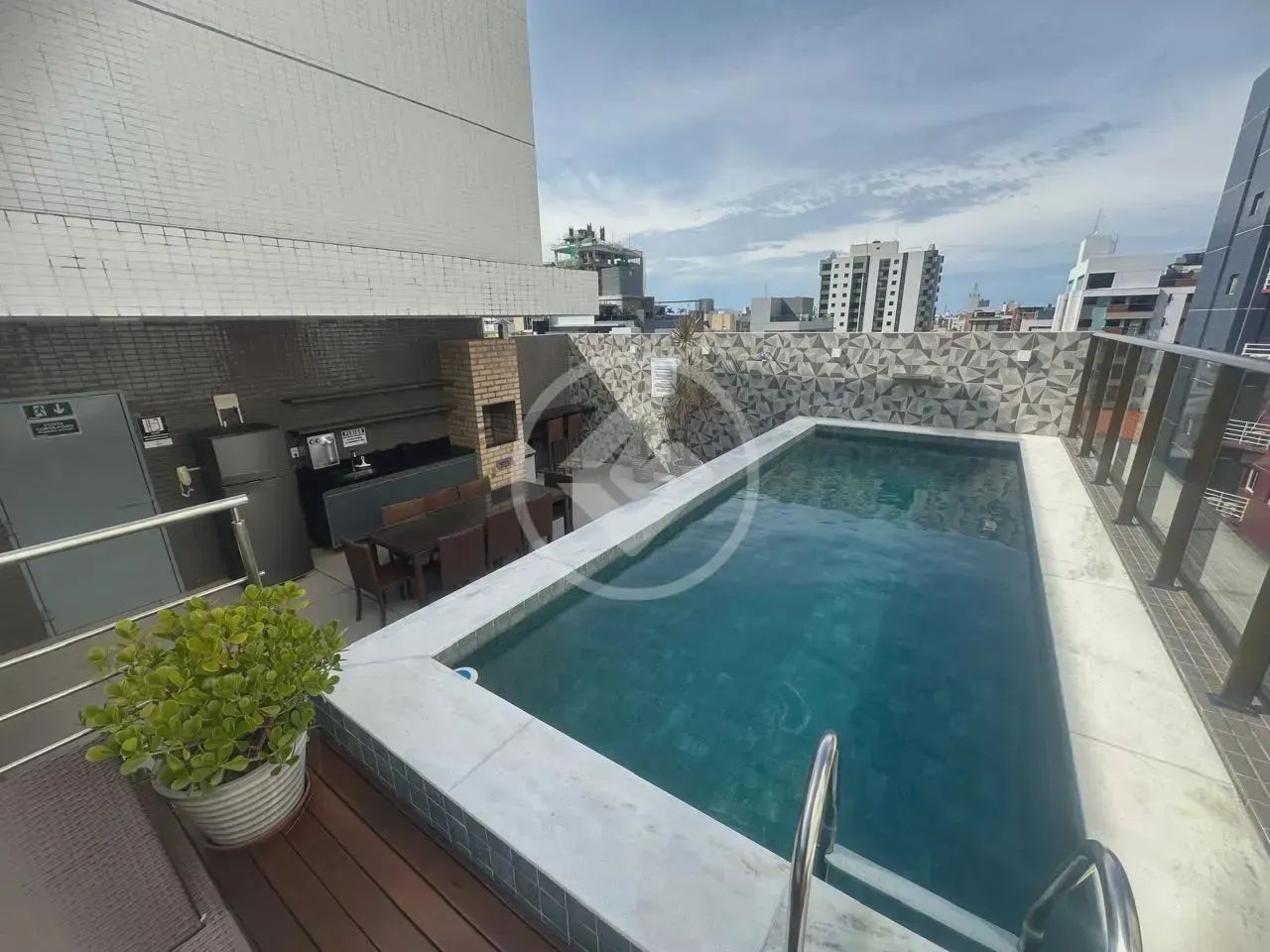 APARTAMENTO / MOBILIADO E DECORADO EM INTERMARES.