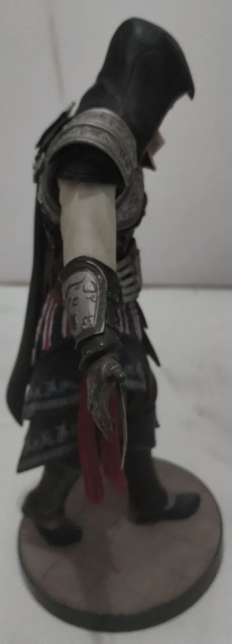 ASSASSINS CREED ESTÁTUA ÉZIO  - Foto 6