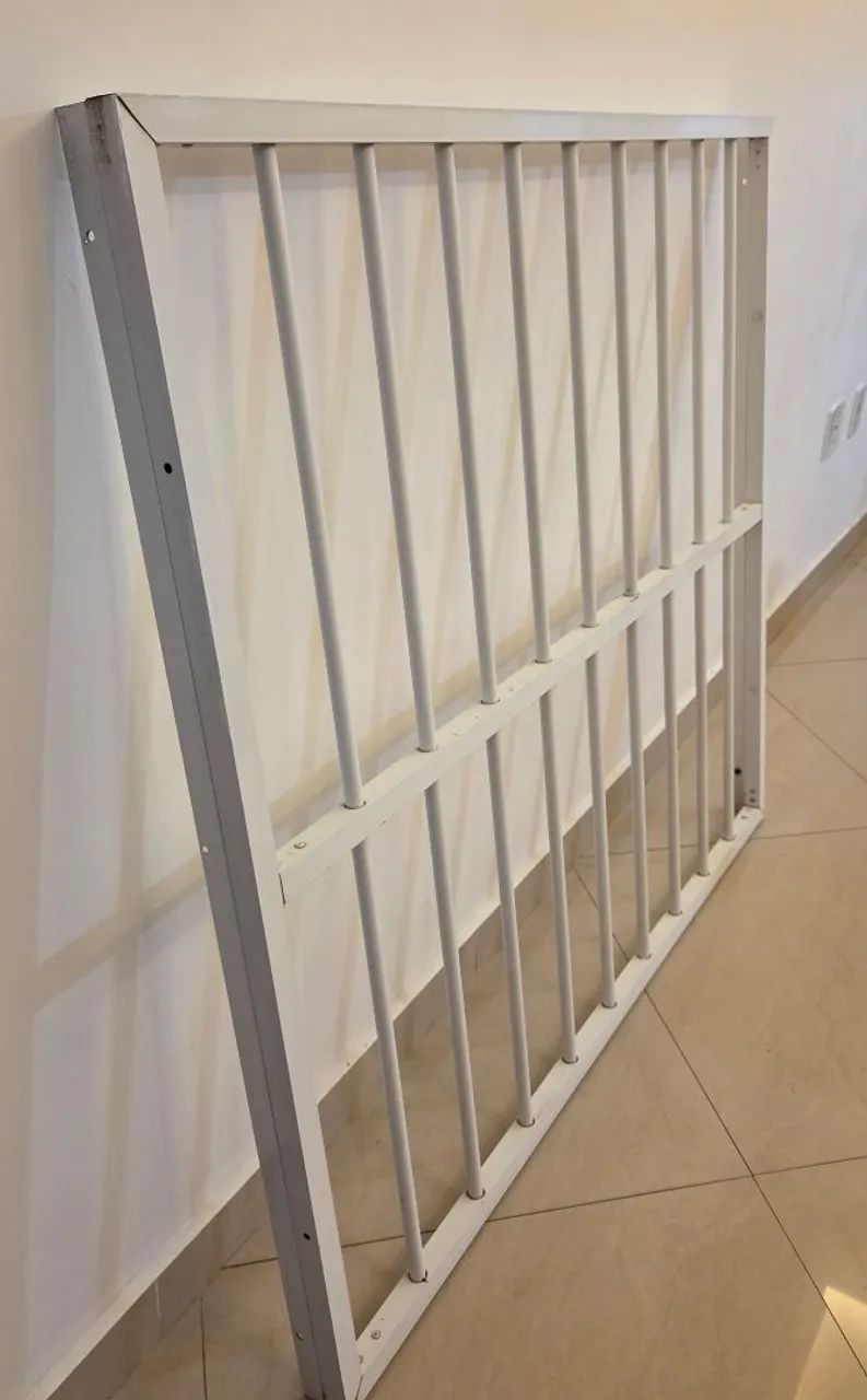 Grade de Janela de Alumínio Branco - 106 x 108 cm - Usada - Foto 2