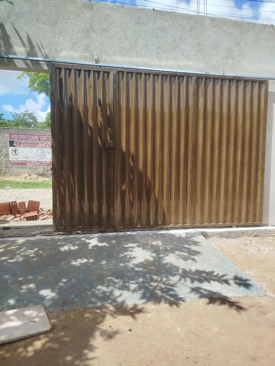 Portão de aço resistente e seguro