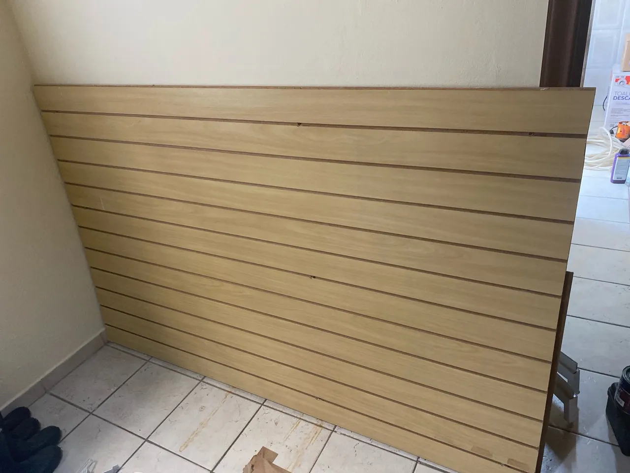 Painel canaletado para organização