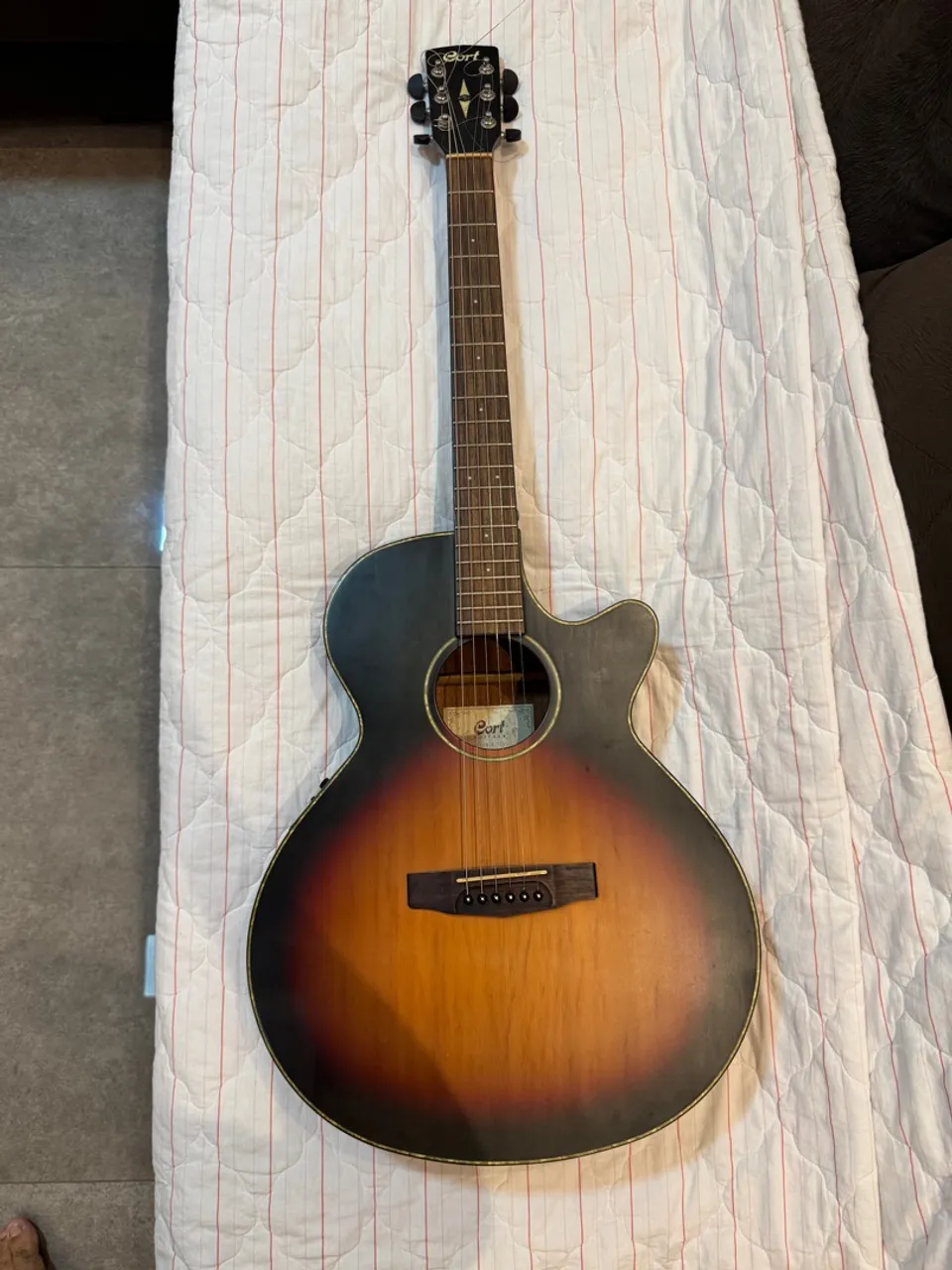 Violão Cort Guitars SFX E 3TSS