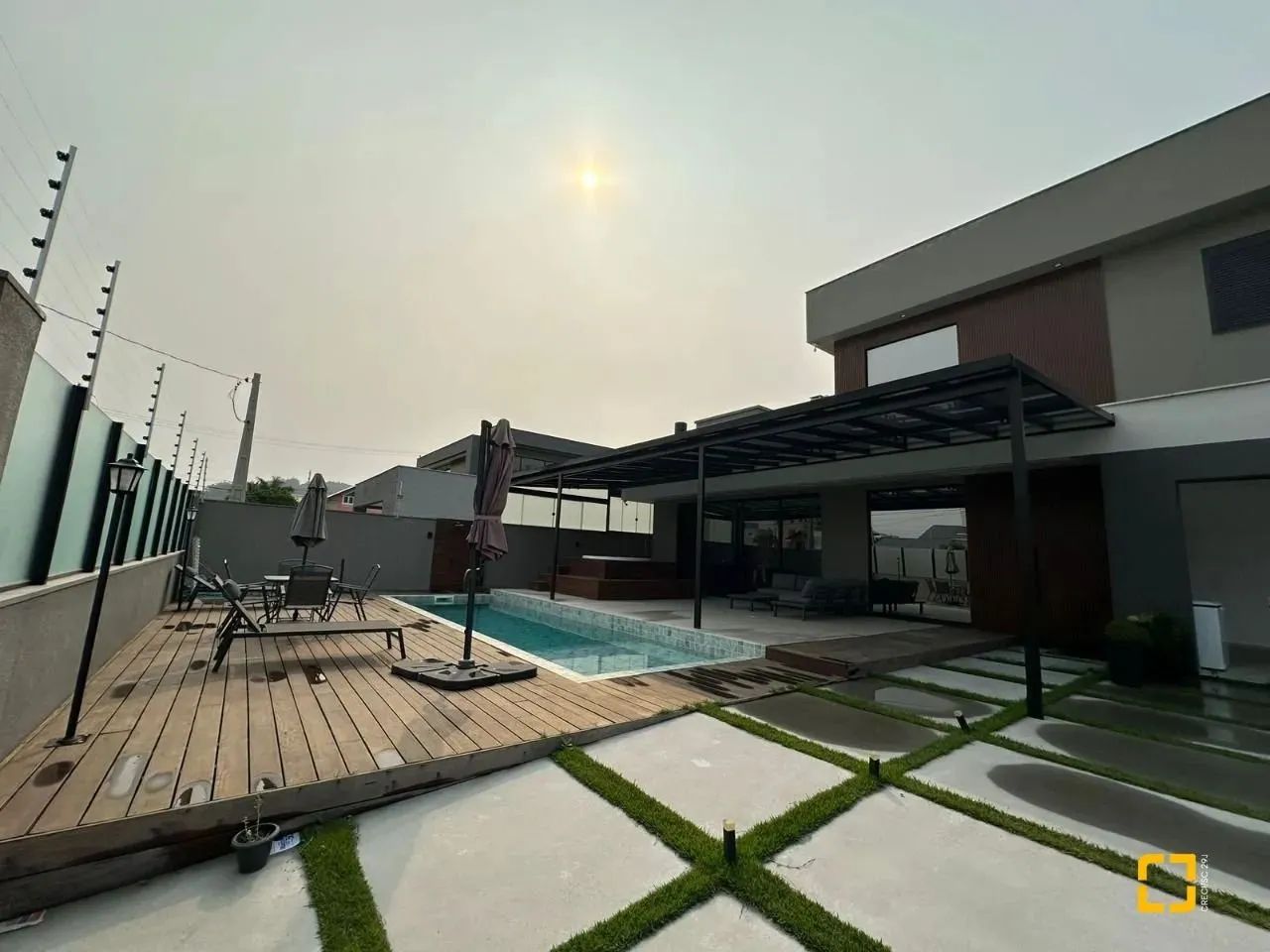 Casa de alvenaria, 2 pavimentos, 323,82 m² de área privativa, nos Ingleses. - Foto 2