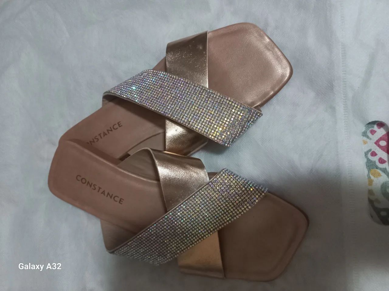 Sandálias Douradas com Strass