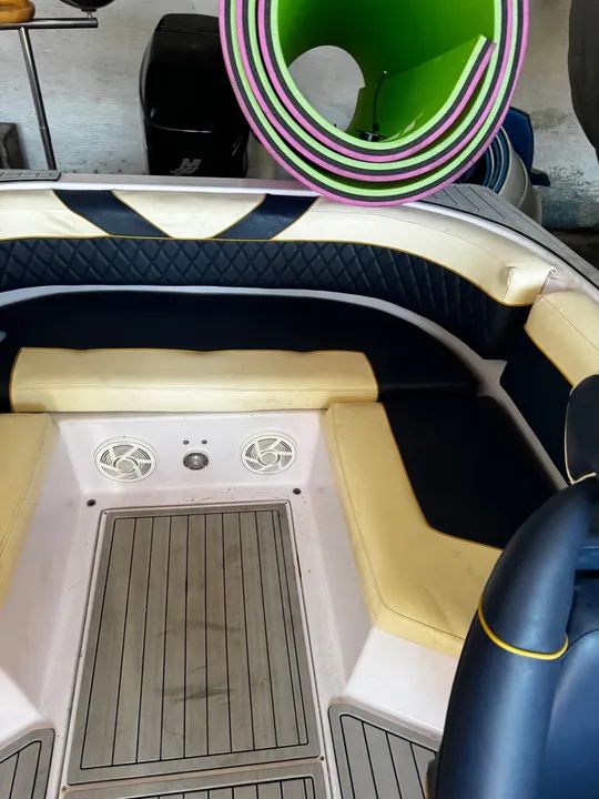 Lancha em ótimo estado 21 pés 8 tripulantes tudo novinho, sem detalhes. - Foto 2