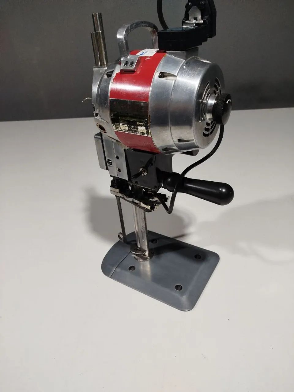 Máquina de cortar tecido Singer industrial 8 polegadas  - Foto 3