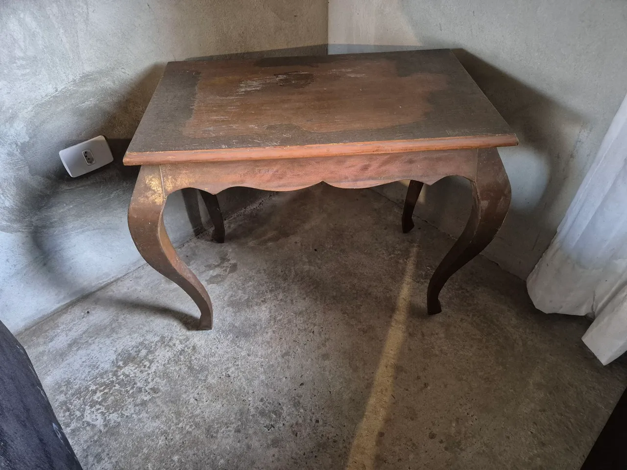 Mesa de Canto Clássica em Madeira