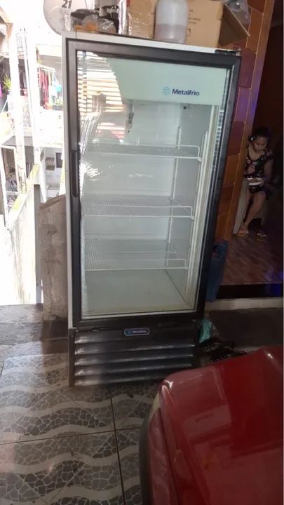 Geladeira expositora metal frio 280 ltrs