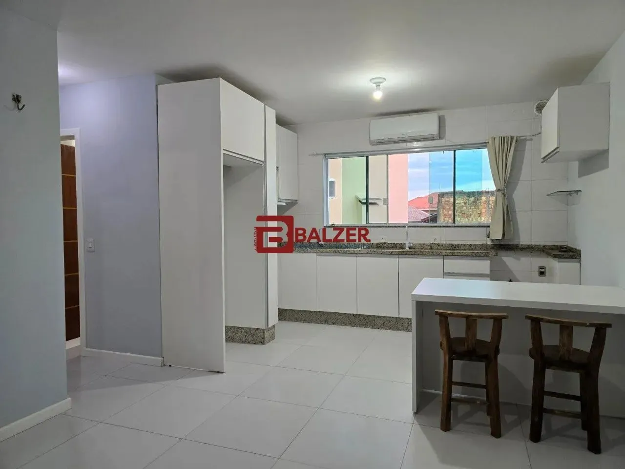 APARTAMENTO 2 QUARTOS, 1 SUÍTE PRÓXIMO AO ESTÁDIO DA RESSACADA
