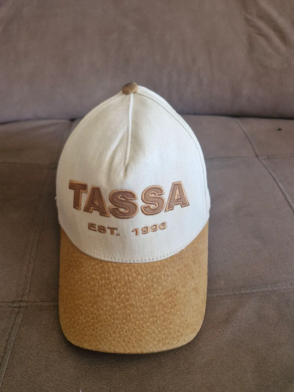 Boné Tassa Est. 1996