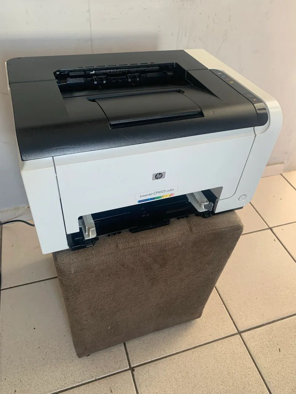 Impressora semi nova em perfeito estado HP Laser CP1025 color - Foto 2