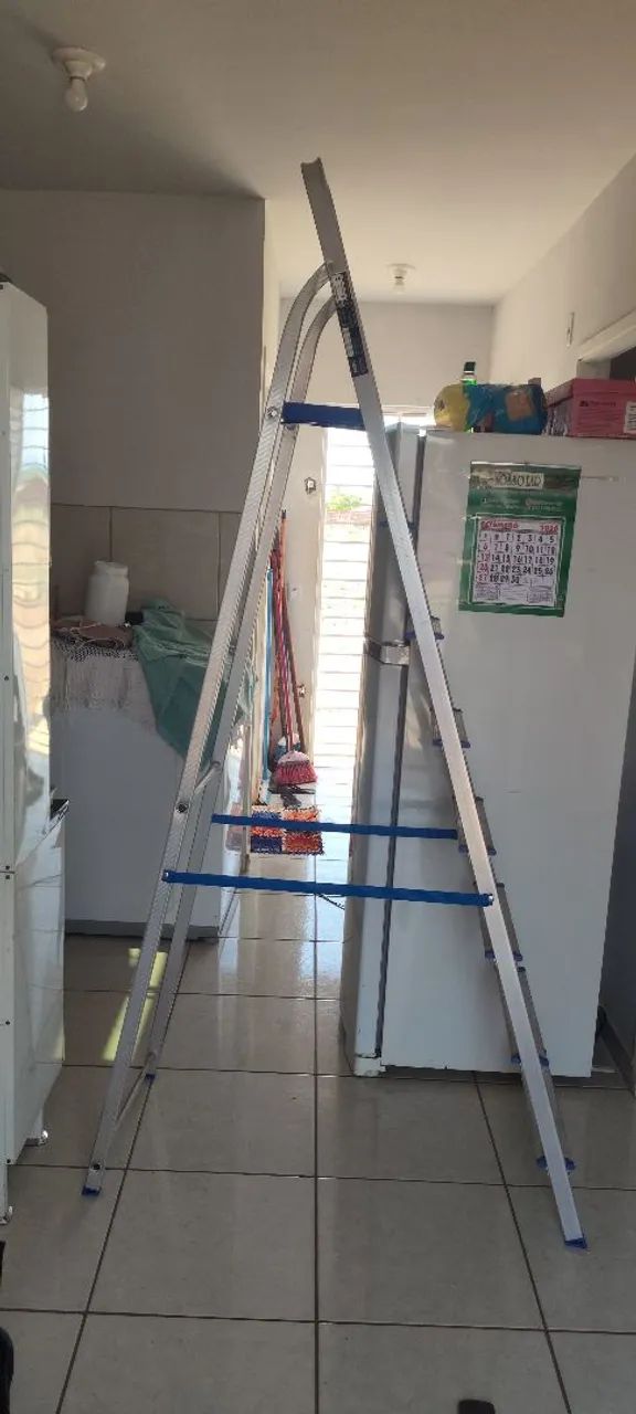 Vendo uma escada de alumínio nova  - Foto 4