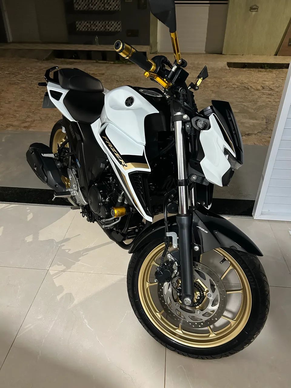 Fazer FZ25 