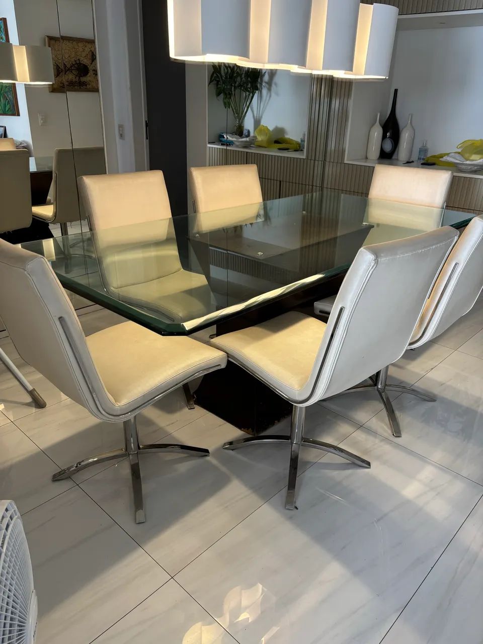 Conjunto de mesa e cadeiras