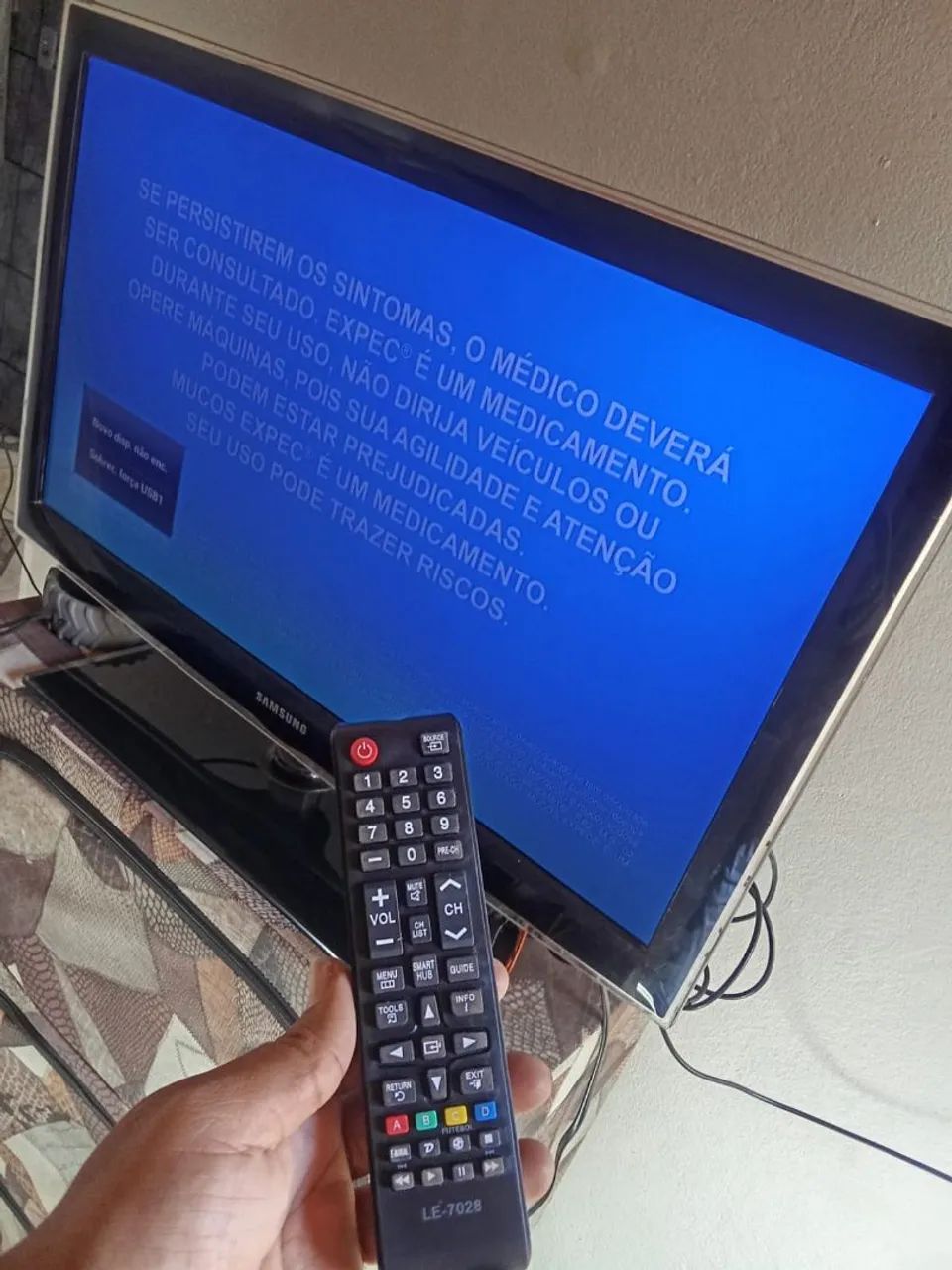 Tv 32 polegadas controle pezinho tudo ok  - Foto 3