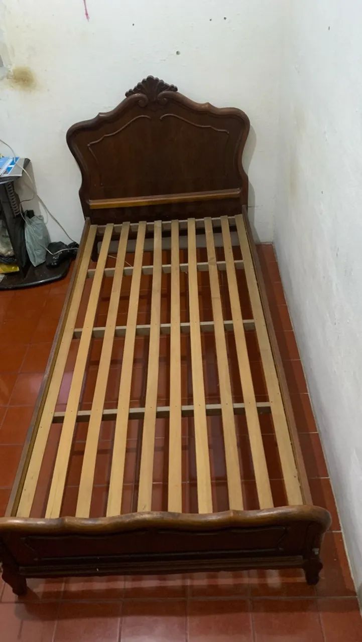 Cama de madeira 