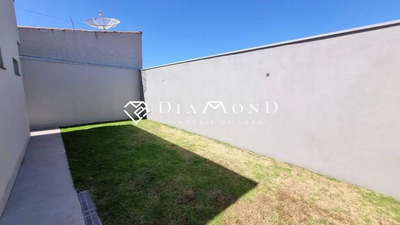 Casa 3 Suítes com Pé Direito Duplo e Varanda Gourmet  Espaço e Conforto! - Foto 3